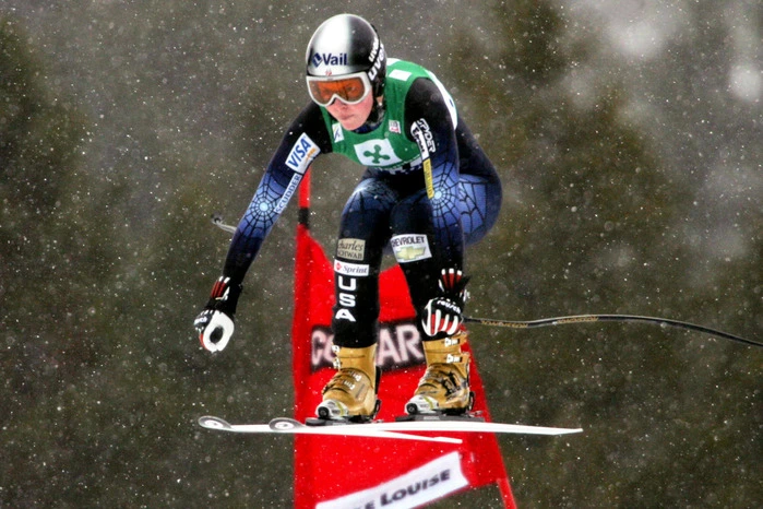 Am 4. Dezember 2004 feierte sie bei der Abfahrt in Lake Louise ihren ersten Weltcupsieg. Insgesamt gewann sie auf der kanadischen Piste 18-mal