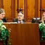 Kurt Hohensinner im Gemeinderat zwischen Elke Kahr und Claudia Unger