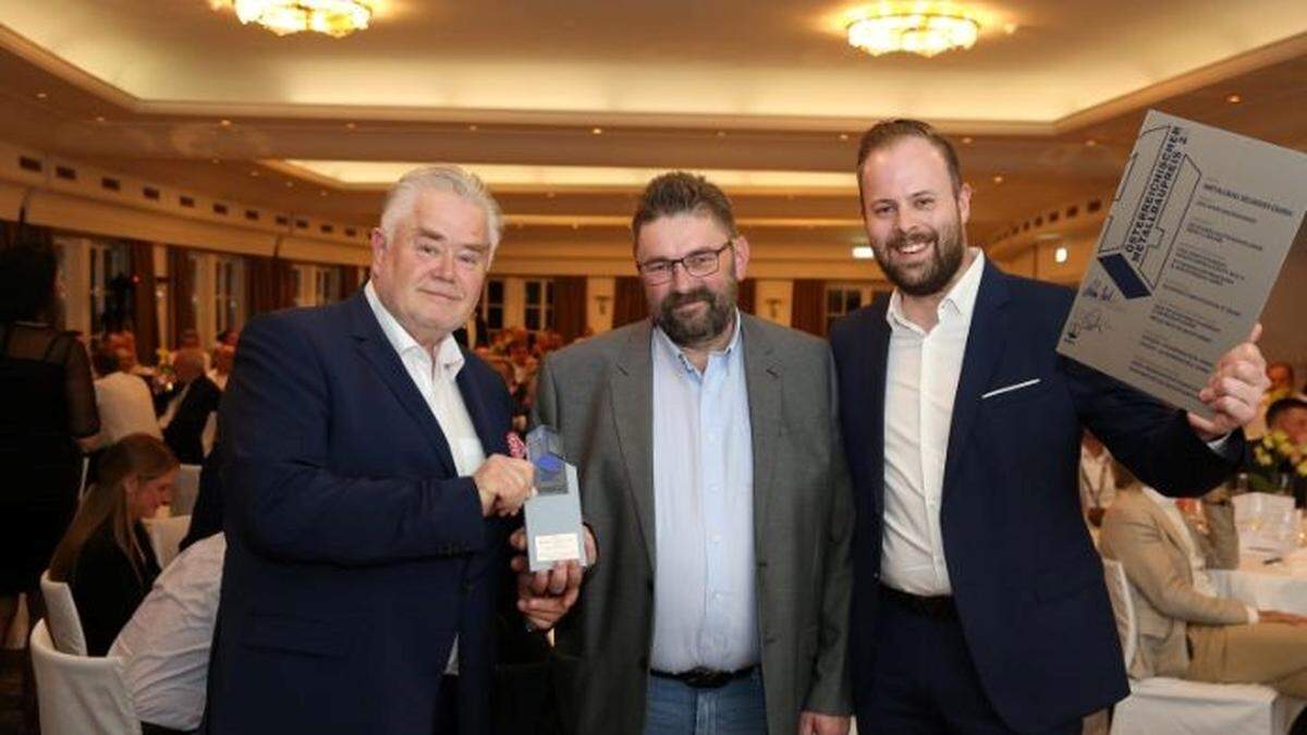 Metallbau Selinger aus Straßburg erhielt renommierten Metallbaupreis  | Freuten sich über den Preis: Seniorchef Johann Selinger, Hannes Krassnitzer und Sebastian Selinger (von links)