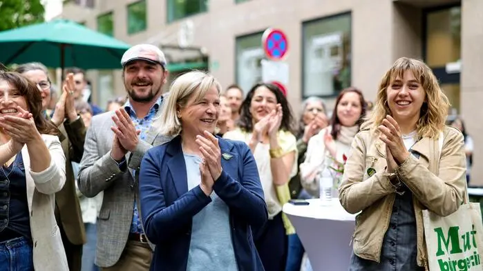 Grünen-Spitzenkandidatin Judith Schwentner beim Wahlkampfauftakt in der Kaiserfeldgasse