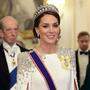 Zum Staatsbankett für den südafrikanischen Präsidenten trug Kate ein Hochzeitskleid von Jenny Packham