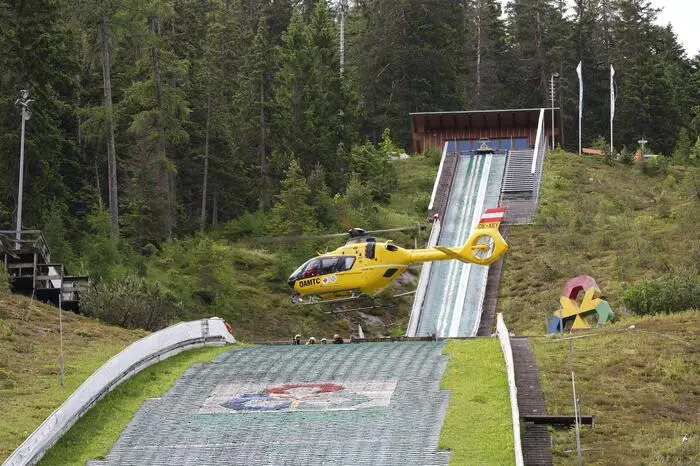 Rund um die Ramsauer Sprungschanze wurden im Rahmen einer Bergeübung zwei Verletzte geborgen
