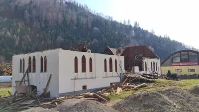 Anfang Woche wurde mit dem Abriss des Stadls nördlich der Baumschule Ruthofer begonnen