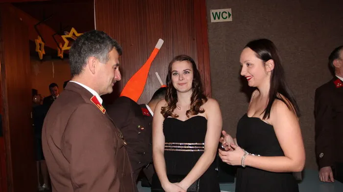 Viele Uniformen waren beim Ball zu sehen.