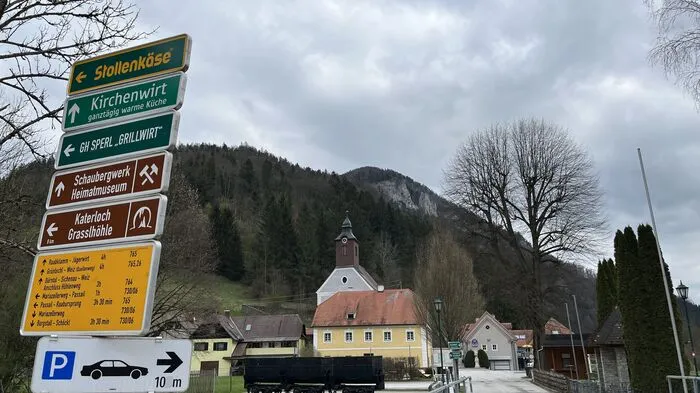 In Arzberg (zwischen Weiz und Graz gelegen) gibt es ein bekanntes Schaubergwerk samt Montanlehrpfad