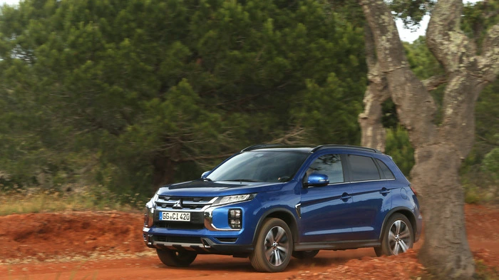 Zehn Jahre Bauzeit, das ist heutzutage schon ein stolzes Alter für ein Auto. 2009 hat der Mitsubishi ASX als Schwestermodell der längst von der Bildfläche verschwundenen Citroën C4 Aircross und Peugeot 4008 das Licht der Welt erblickt.