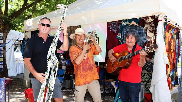 Auch der Obmann vom Kärntner Blasmusikverband Kärnten und Leiter der Musikschule Feldkirchen Horst Baumgartner besuchte den  „Rolling Hippie Music Market" am Amthofparkplatz.