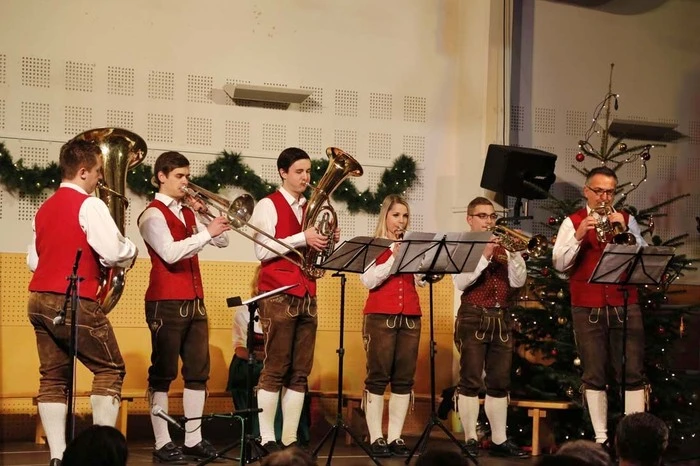 Musikverein, Gesangsverein mit 18 SängerInnen...