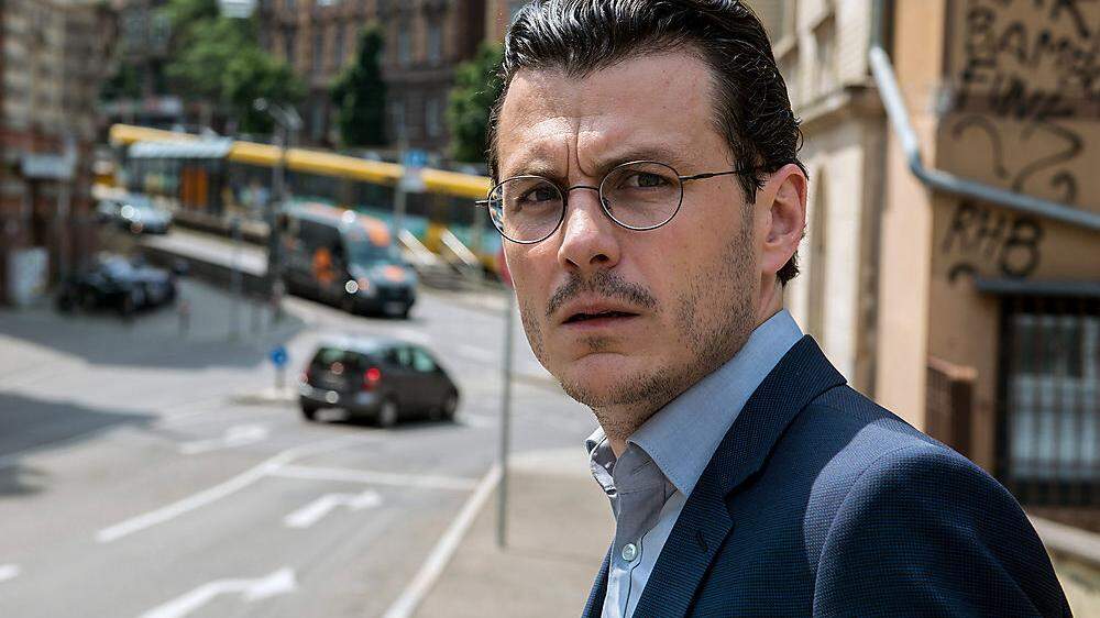 Spielt als notorischer Lügner alle an die Wand: Schauspieler Manuel Rubey im neuen „Tatort“ aus Stuttgart 