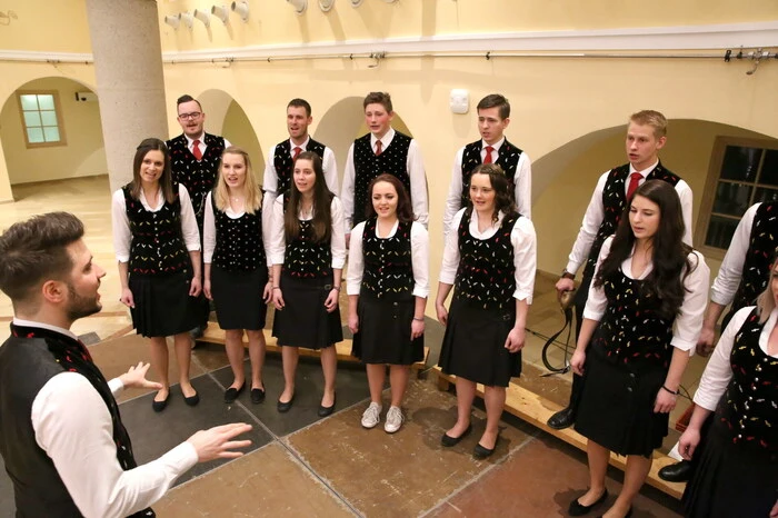 Neben dem Veranstalter (Obfrau Eva Moser, Leitung Alex Streicher) ...