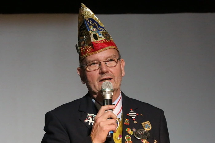 Bei 32 Programmpunkten jagte ein Gag den anderen. Höhepunkt war wieder die gereimte Büttenrede von Präsident Josef Krusch.
