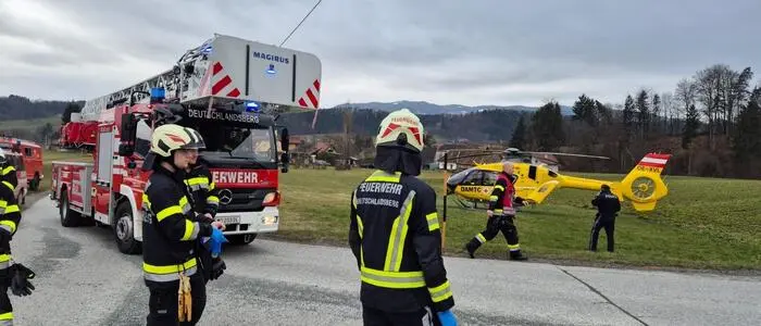 Das Rote Kreuz, Polizei, Rettungshubschrauber, Notarzt, Kriseninterventionsteam und die Feuerwehren Pölfing-Brunn sowie Deutschlandsberg waren vor Ort