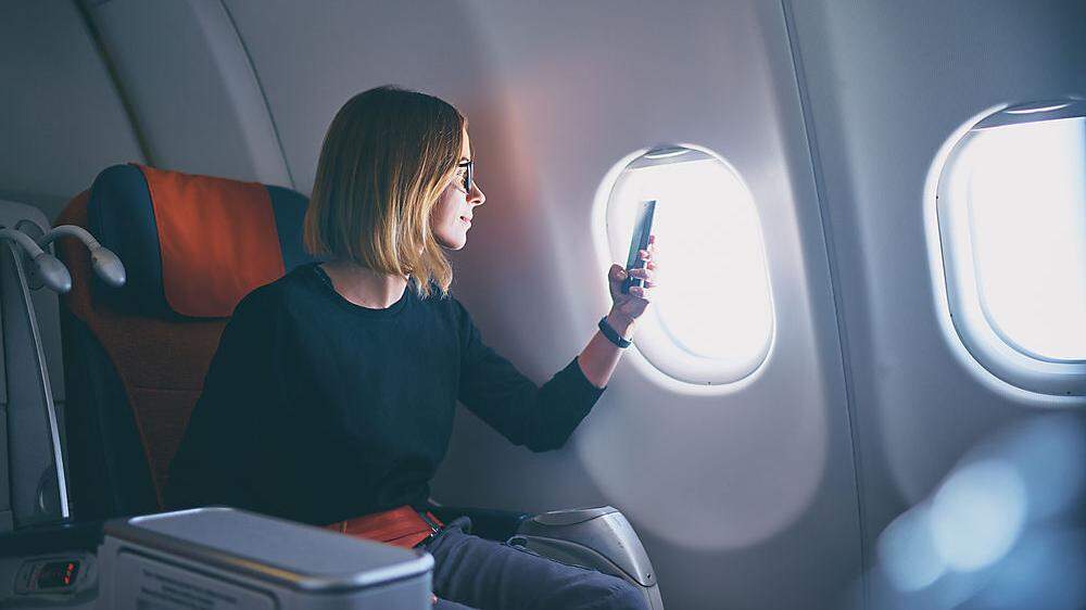 Knapp die Hälfte der Fluggäste wünscht sich Internet an Bord 