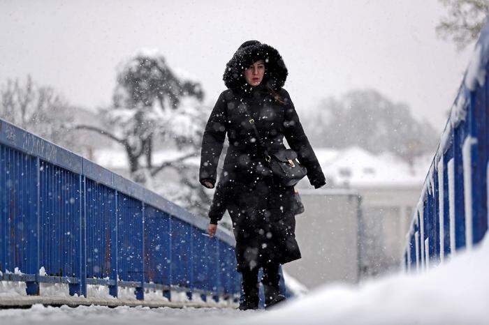 Der bereits verstaute Wintermantel musste am Balkan diese Woche wieder herausgeholt werden.