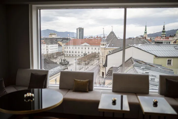 Der Ausblick auf den Neuen Platz beeindruckt.