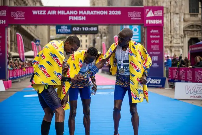 Zweiter wurde der als Mitfavorit gehandelte Oqbe Kibrom aus Eritrea (+1:17 Min.) vor Charles Mneria aus Kenia (+1:49)