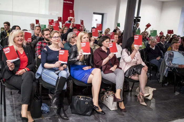 Das Publikum konnte bei einzelnen Fragen abstimmen.