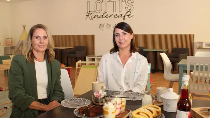 Die Zwillingsschwestern Barbara Gmoser und Hermine Pacher eröffnen in Gleisdorf „Lottis Kindercafé“
