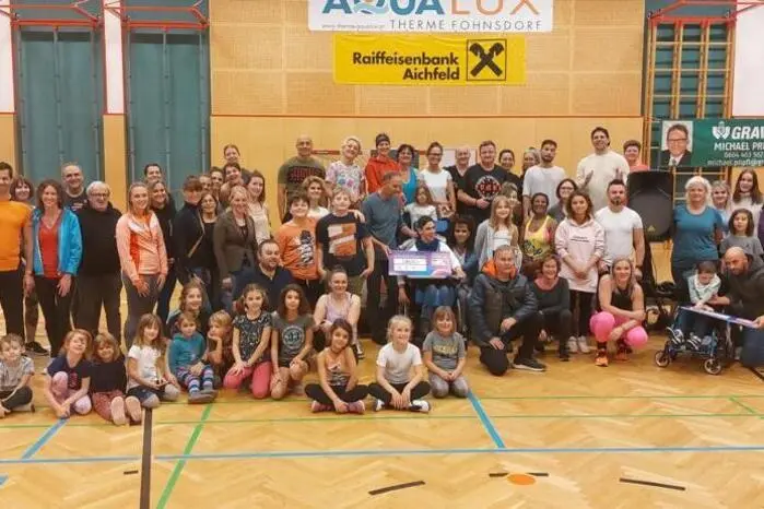 Gruppenfoto von der Spendenübergabe.
