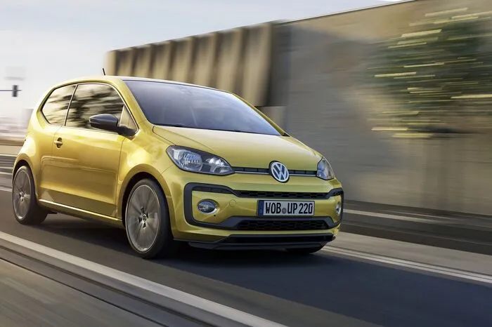 Sowie ein neuer Topmotor: Der 1.0 TSI ist ein aufgeladener Benzindirekteinspritzer mit 90 PS.