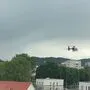 Polizeihubschrauber, Cobra und alle verfügbaren Streifen sind im Einsatz