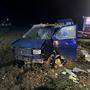 Zerstörter Kastenwagen auf Feld bei Neusiedl am See | Der Schaden am dunkelblauen Kastenwagen war immens