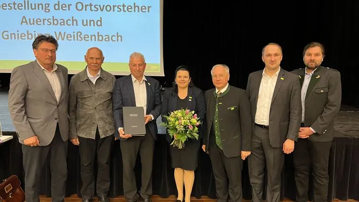 Im Feldbacher Gemeinderat hat sich einiges getan: neuer VP-GR Rudolf Kulovic (2.v.l.), ehemaliger Finanzreferent Manfred Promitzer (3.v.l.) und seine Nachfolge Sonja Skalnik, neuer VP-Stadtrat Markus Billek (2.v.r.)