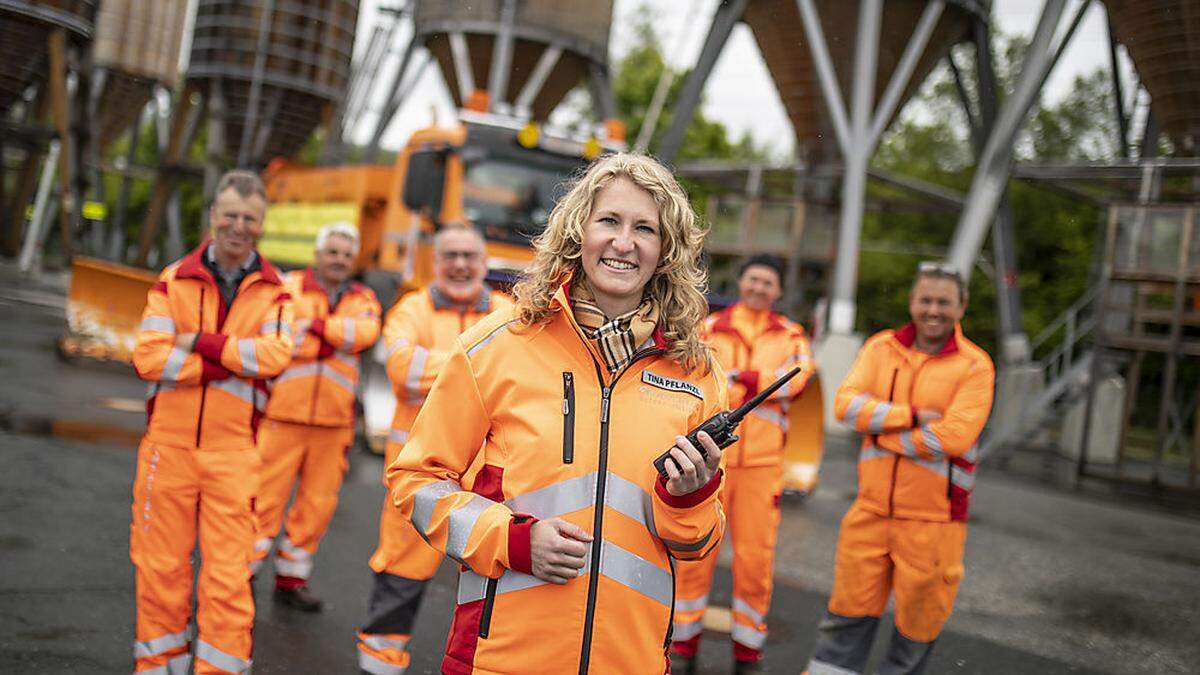 Die 31-jährige Tina Pflanzl ist Chefin von fast 50 überwiegend männlichen Mitarbeitern. Gemeinsam kümmert man sich um 85 Kilometer Autobahn  