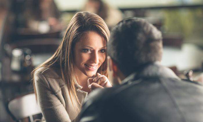 Flirten beim Date geschieht intuitiv, situativ und individuell