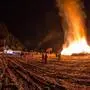 Die Sauzipfteifl Döbriach erhellen den Karsamstagabend wieder mit ihrem traditionellen Osterfeuer