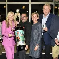 Stellten den TSV-Wein vor: Winzer Wolfgang Retter-Kneißl, Weinbotschafterin Claudia Reiterer, Alexander Andreadis von „Star.Wine“, Barbara Muhr und Obmann Erich Korherr vom TSV sowie Winzer Franz Seidl (von links)