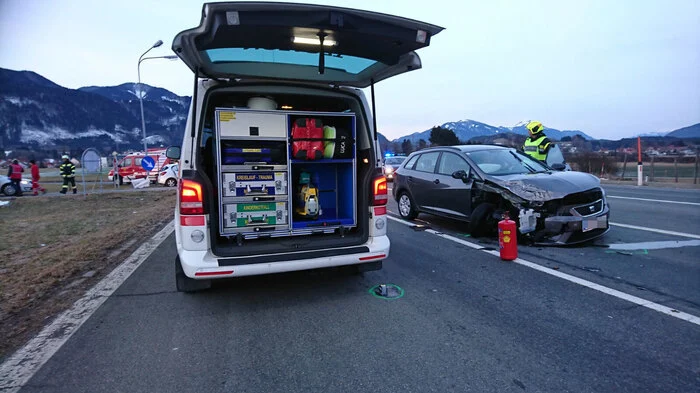 Auf der Kärntner Straße B83 Höhe Hart kollidierten bei der Kreuzung mit der Wurzenpass Straße zwei Pkw.
