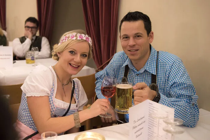 Zu dieser stimmungsvollen Ballveranstaltung konnten Dietmar Stelzer und Lena Holzer unter den vielen Gästen Vizebürgermeister Josef Pfeifer und Kammerobmann Johann Reisinger begrüßen