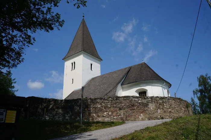 Die Filialkirche in Lading ist dem Heiligen Ägidius geweiht.