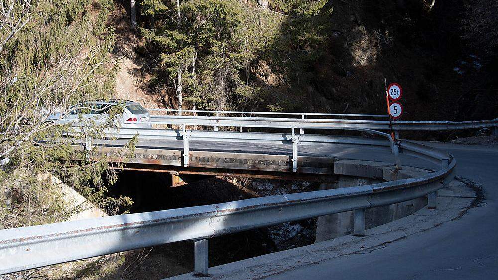 Die desolate Brücke Oberring darf nur im Schritttempo befahren werden und wird neu gebaut