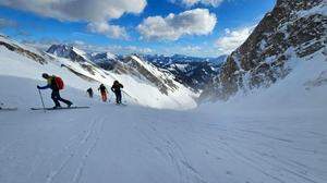 Anfang Februar ging es für den Tourenführer Georg Edegger von der Sektion Deutschlandsberg mit einer Gruppe für ein Skitourenwochenende in die Obersteiermark. Hier zu sehen: der Aufstieg auf die „Gsuchmauer“ im Gesäuse