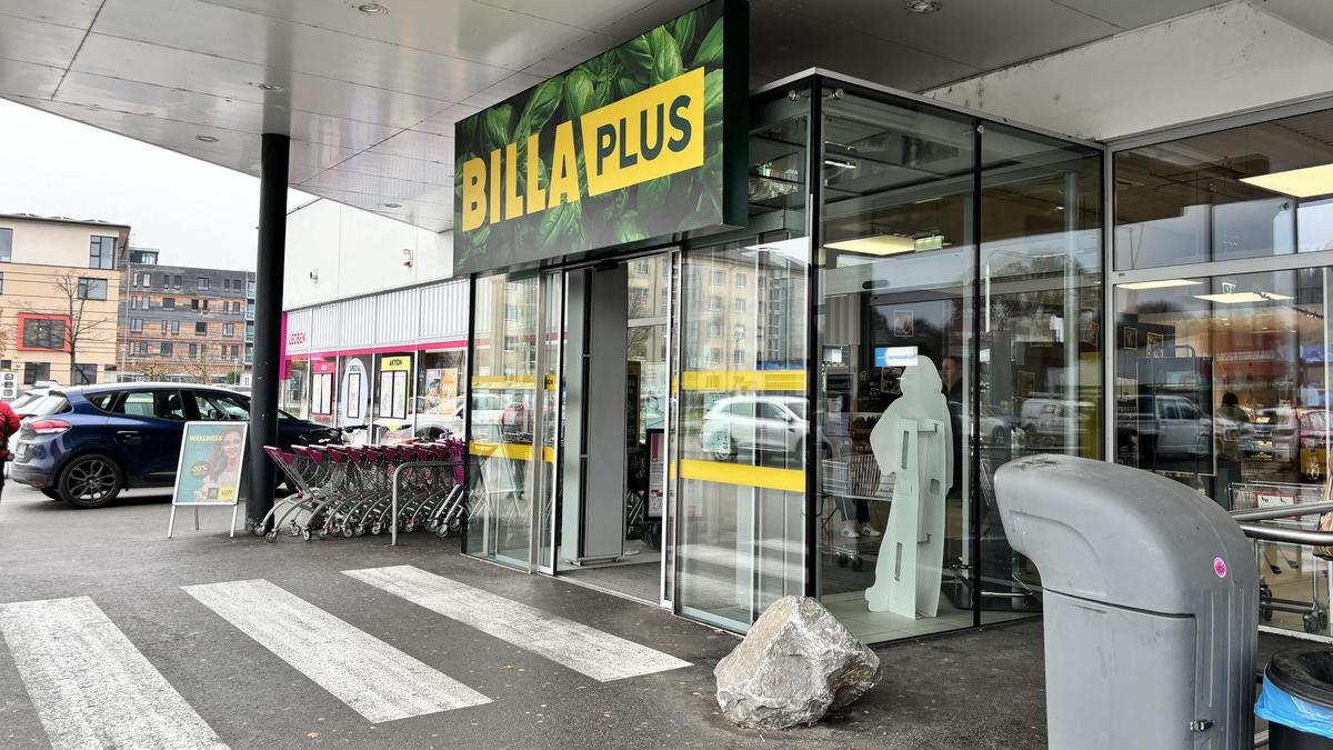 Neben den regulären Kassen stehen bei Billa Plus in Leoben am Montag auch „Self-Checkout“-Kassen zur Verfügung