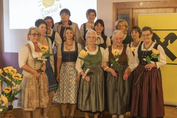 Leiterin Maria Kogler und der Vorstand freuten sich über die Gäste und Ehrengäste.
