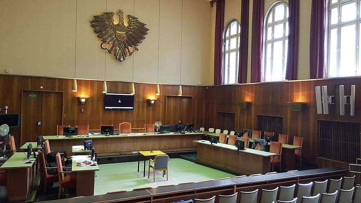 Im Schwurgerichtssaal hätten sich ab heute fünf Jugendliche verantworten sollen