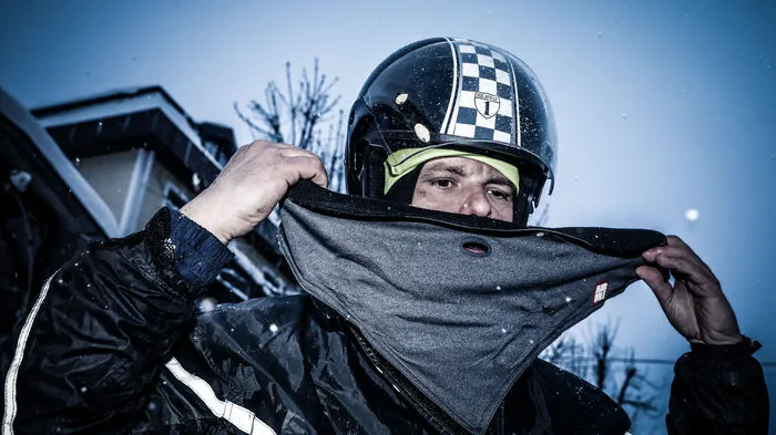 Vor allem die verwegenen Piloten der offenen Vorkriegs-Renner mussten sich richtig warm einpacken um die stundenlangen Etappen in sibirischer Kälte zu überstehen.