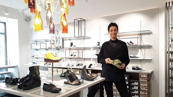 Margit Fian im frisch sanierten Geschäft am Villacher Hauptplatz