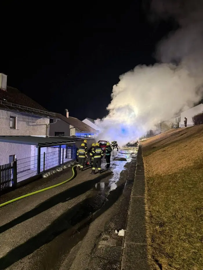 Nachbarn hatten den Autobrand bemerkt