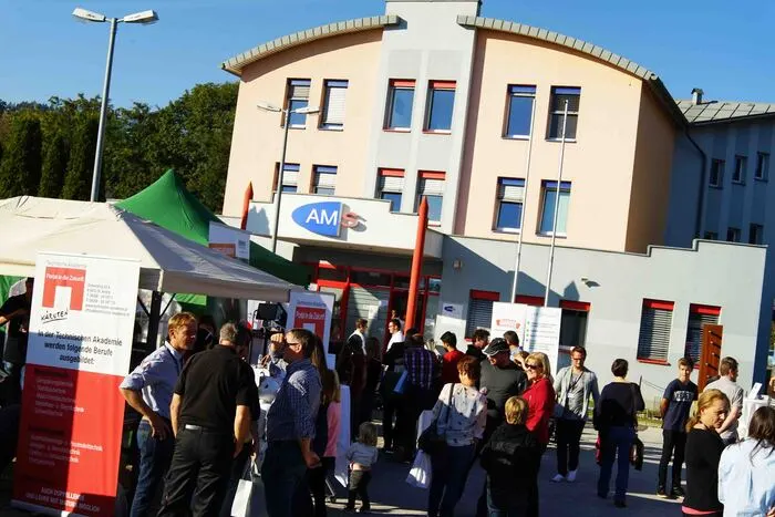 Von 13 bis 17 Uhr hatten Schüler und ihre Eltern die Möglichkeit, sich umfangreich zu informieren. Hunderte Besucher kamen.