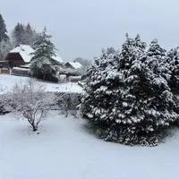 In Maria Rain schaut es zu Mittag bereits winterlich aus