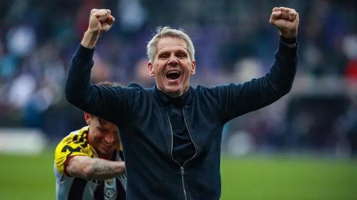 Dietmar Kühbauer durfte mit dem LASK über den ersten Titel jubeln - es wurde gleich das Double. Jetzt ist er mit den Linzern der Gejagte. 