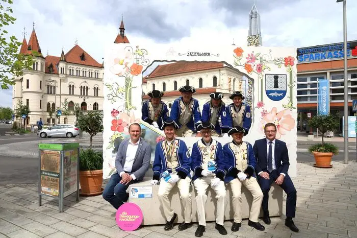 Unterstützt wurde das Projekt von Stadtrat Markus Billek von der Bewegungsrevolution der Stadtgemeinde, dem Regionalleiter der Südoststeirischen Sparkasse Klaus Domittner und dem Obmann der Stadtwache Luigi Pisano.