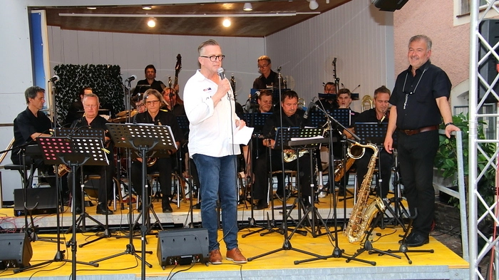Vocal zur Seite standen Riedenbauer die drei Damen Elisabeth Gressl, Elfi Erregger-Rößl und Gerti Riedenbauer. Mit ihrem Zweieinhalb-Stundenprogramm begeisterten sie gemeinsam mit den Musikern ihr Publikum.
