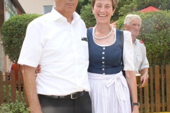 Nach einem Festgottesdienst in der Filialkirche Reideben mit Umgang fand das Frühshoppen am Festgelände statt.