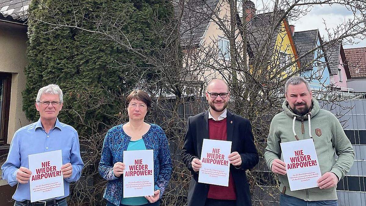 KPÖ-Vertreter in den Gemeinderäten Spielberg, Knittelfeld und Judenburg: Erich Wilding, Renate Pacher, Josef Meszlenyi und Rene Windegger (von links)