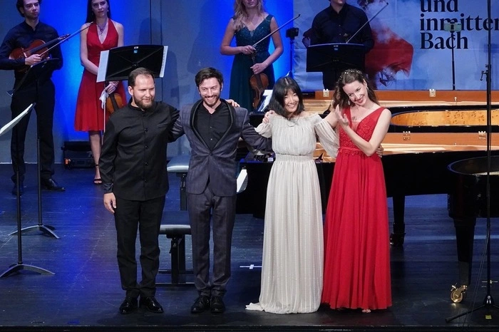...genauso wie die Pianisten von links Levon Avagyan, Philipp Scheucher,Hanbyul Jung und Irina Vaterl...